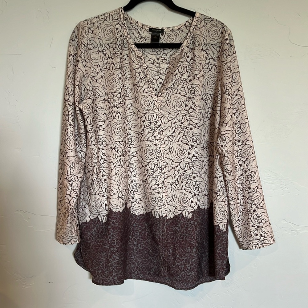 Anne Taylor V-neck long sleeve light blouse